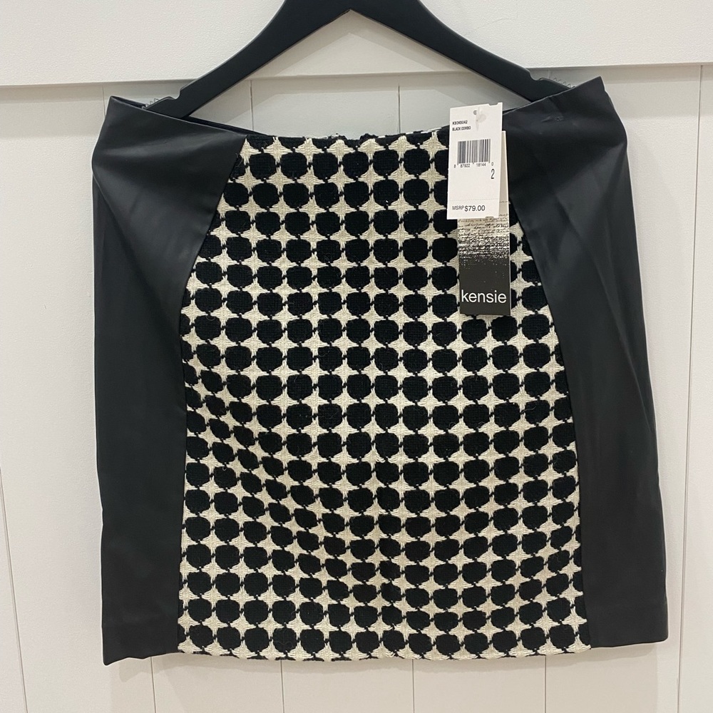 Kenzie skirt NWT, size 2